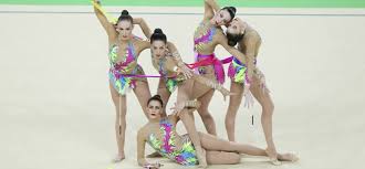La gimnasia rítmica es un deporte mayoritariamente femenino, el cual requiere mucha precisión y entrenamiento para llegar a conseguir las metas deportivas propuestas por la gimnasta. La Gimnasia Ritmica Aprueba Los Equipos Mixtos De Chicas Y Chicos Noticia Social Mas Mujeres A Seguir