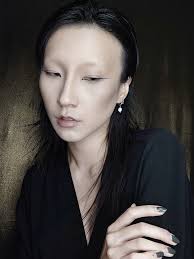 Rough cut #diamond #jeweled #rhinestones #holidaymakeup #graphiceye  #reddiamond #diamondeyes