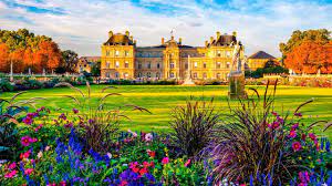 Luxembourg gardens in paris are the ideal setting of romance, loved by couples, students, children, tennis and chess players. A Walk Around Jardin Du Luxembourg Paris Youtube