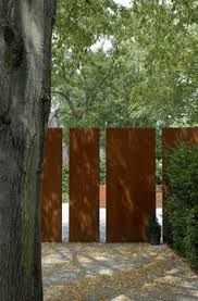 Den Sichtschutzzaun Verschonern Oder Neu Gestalten Sichtschutz Garten Sichtschutzwand Garten Zaun Kunst