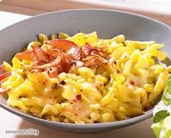 Rezept Kasespatzle Mit Geschmelzten Apfeln Und Zwiebeln Rezepte Kasespatzle Rezept Kochrezepte