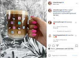 Nespresso machines brew espresso and coffee from coffee capsules. Machine A Cafe Et Tasses En Edition Limitee Shop Ici Aillleurs