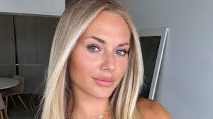 C'est pas mon journal intime" : Cassandra explique pourquoi elle n'a pas  exposé sa rupture avec Simon Castaldi sur les réseaux