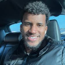 Thank you @chopard for these gorgeous earrings.