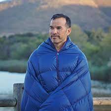 Meanwhile, the polyester shell keeps the blanket like a thermos. Get Out Gear Down Camping Blanket Lightweight Warm And Packable Ideal For Backpacking Travel Festivals Beach Hammock 650 Fill Power Water Resistant Backpacking Quilt Blue Red Pricepulse