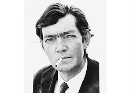 Uñas de princesa, armas secretas Tengo cincuenta y dos años, una familia,  bastante trabajo y algunos problemas. Sé que debería preocuparme por otras  cosas, claro. Por los empujones implacables de lo cotidiano: