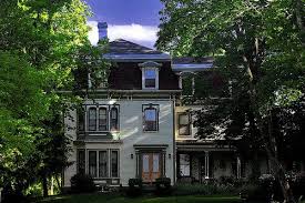 20 Of The Most Haunted Homes Across The Country Most Haunted Scary Places Carriage House Inn