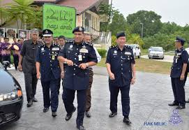 Ketua polis negeri sembilan, datuk mohamad mat yusop bercakap pada sidang media khas mengenai hasil keputusan autopsi. Polis Negeri Sembilan Ketibaan Dato Sri Khalid Bin Abu Bakar Timbalan Ketua Polis Negara Di Dataran Nilai Bersama Ydh Ketua Polis Dan Timbalan Ketua Polis Negeri Sembilan Facebook
