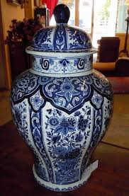 Vase Urne En Faience De Delft Decor Bleu Antiquites Robine Delft Poterie Bleue Decoration