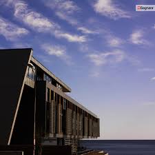 Med én fot på land og én fot i vann. Farris Bad Spa Projects Bagnara