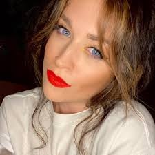 Kathryn Tapp's Instagram, Twitter & Facebook