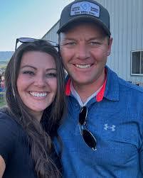 Lindsay Kelly's Instagram, Twitter & Facebook