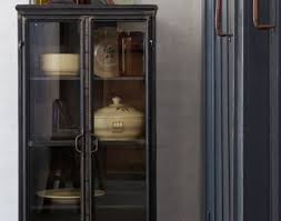 Hubsche Eisen Vitrine Furs Esszimmer Ein Klassischer Schrank Im Industrial Vintage Look Aus Stahl Geschmiedet Und Mit Klar Metallschranke Vitrine Vitrine Glas