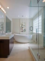 Nicht nur für das große badezimmer eignen sich diese badewannen. Freistehende Badewanne Im Modernen Badezimmer