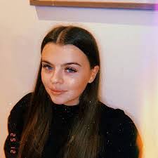 Jade Sullivan's Instagram, Twitter & Facebook