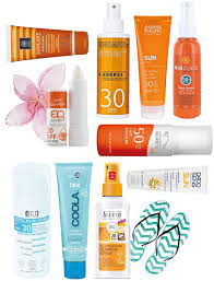 Unsere haut kann ihren eigenen lichtschutz schaffen, indem die pigmentzellen der haut bei sonne verstärkt melanin produzieren. Naturkosmetik Sonnenschutz Im Test Unsere Top 10 Naturkosmetik Kosmetik Sonnenschutz