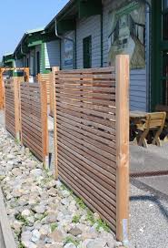 Holz Braun Reutlingen Sichtschutz Crosszaun Nach Mass Sichtschutz Garten Gartengestaltung Gartendesign Ideen