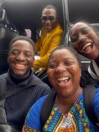 Happy Sunday everyone…. Today I saw a video(the 2nd clip) of how my face  looks changing from being serious to me smiling 🥹🥹 how didn't I know this  till now? I look