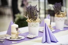 Hochzeitsdeko Lavendel Schone Deko Ideen Fur Tisch Co Lavendel Hochzeit Hochzeitsdeko Servietten Falten Hochzeit