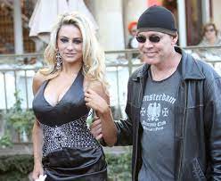 In 2010, she won the miss teen washington usa in may 2011, stodden, then 16, married hutchison in las vegas. Courtney Stodden Says She Was Groomed And Verbally Abused By Doug Hutchison Laptrinhx