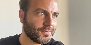 Daniel Azancot​ signs with Presence