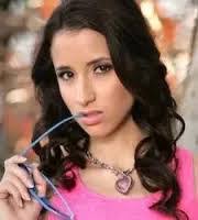 Miriam Weeks's Instagram, Twitter & Facebook