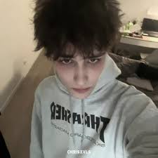 AHH I'M OBSESSED WITH THIS SONG!!😫 and ngl this boy is sooo fine👀