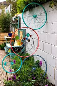 Lieben Sie Diese Idee Alte Fahrradrader Als Gartenkunst Zu Radeln Sichtschutz Upcycling Fur Den Garten Deko Fahrrad Altes Fahrrad