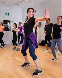 🤗 danke tommy faerber für die organisation, dank dir haben sich heute über 80 jungs zu hause bewegt. Fit Getont Und Flexibel Mit Zumba Fur Anfanger Zu Hause Damenmode Mit Stil Trendige