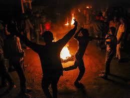 The kenyan government uses the maasai tribe for the curfew decision after the police failed to men to the cities and implement the curfew, within 24 hrs, not a single ant was seen in the street. Hundreds Protest Over Police Killing Of Homeless Man Accused Of Breaching Coronavirus Curfew In Kenya The Independent The Independent
