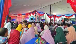Aku pilih muslim, tetangga terdekat tuk belanja. Baru Dibuka Begini Ramainya 212 Mart Gresik