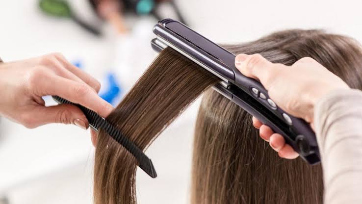 7 Perbedaan Smoothing dan Rebonding yang Sama-Sama Bikin Rambut Lurus