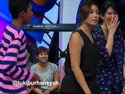 Hal itu terkuak dari cuplikan layar percakapan whatsapp dua youtuber tersebut yang diunggah oleh akun gosip @mak_inpoh. Ria Ricis Adik Oki Setiana Dewi Nge Fans Terhadap Fatin 16 9 15 Youtube