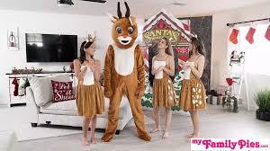 Molly Little le dice a Maya Woulfe, uh -oh, este reno tiene madera -  debería ponerlo en mi boca - t27: e5