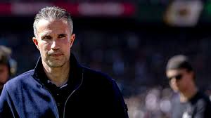 ’Dan wordt het voor nieuwe directeur moeilijk om afscheid te nemen van Van Persie!’