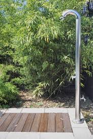 Eine gartendusche ist die perfekte waffe gegen heiße sommertage. Video Slideshows Solardusche Garten Gartendusche Garten