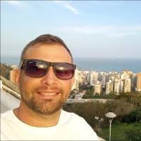 60+ ملفًا شخصيًا يحتوي على “Emerick”