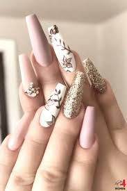 Uñas rojas y doradas acrílicas elegantes y muy bellas. Unas Acrilicas Disenos Originales