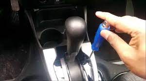 Bagaimana untuk menanggalkan bateri kereta honda city 2016. Releasing Shift Lever Lock On 2015 Honda Fit How To Video Youtube