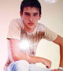 Hatz, de amor, vinovat, buze, sare pe rana, când lumea e rea, dragoste nebună. Dorian Popa Si A Impresionat Fanii Cu O Poza Din Adolescenta Zici Ca E Din Filmele Matrix