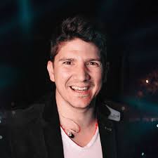 Martin Pina's Instagram, Twitter & Facebook