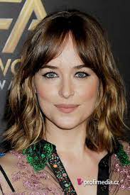The up and coming actress rose to fame after starring in the fifty shades of grey franchise, but there's more to dakota johnson than the role of anastasia steele. Dakota Johnson Frisur Zum Ausprobieren In Efrisuren