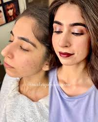 Looking for a makeup artist who offers classes for a small group.