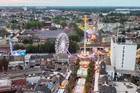 Download tilburgse kermis soundboard old versions android apk or update to tilburgse kermis soundboard latest version. Badeendjes En Veel Kinderen Dag Zes Van De Tilburgse Kermis Tilburg Bd Nl