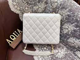 Chanel Vintage White Caviar Square Flap 中古香奈兒白金魚子醬方胖, 名牌, 手袋及銀包- Carousell
