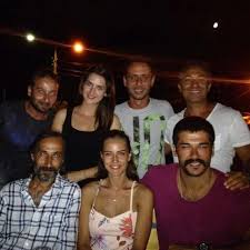 Fahriye Evcen Burak Ozcivit Ask Sana Benzer Set Handsome Actors Burak Ozcivit Turkish Actors