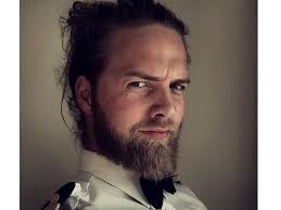 It was bad mood between comedian espen thoresen (62) and former football player john arne riise (40) in last week's farmen kjendis. Norwegian Navy Officer Becomes Instagram Star For Viking Charm Abc News