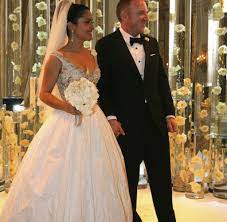 Maybe you would like to learn more about one of these? Maskiert Die Sehr Spezielle Hochzeit Der Salma Hayek Welt