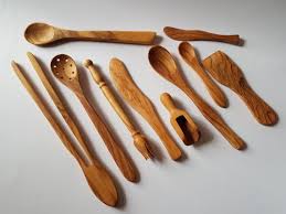 01 Pince A Toast Size 25 Cm 9 84 Weight 33 Gr 1 16 Oz 02 Spoon For Olives With 9 Holes S Olive Wood Kitchen Wood Kitchen Utensils Olive Wood