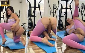 Piękna trans dziewczyna masturbuje się na siłowni